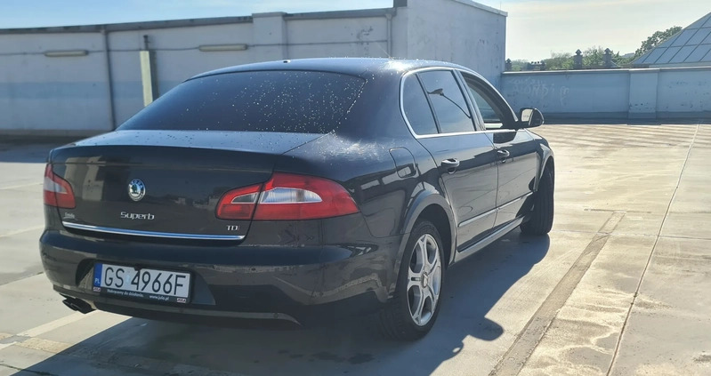 Skoda Superb cena 34500 przebieg: 235000, rok produkcji 2012 z Słupsk małe 79